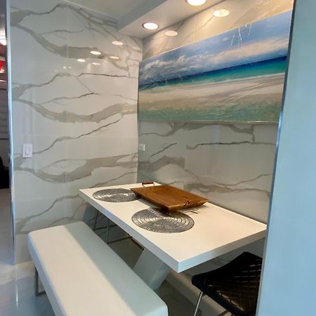 Luxurious Remodeled Direct Waterfront Apartment With Miami Skyline View And Outdoor Terrace Free Parking 5Min Drive To Miami Beach Ngoại thất bức ảnh