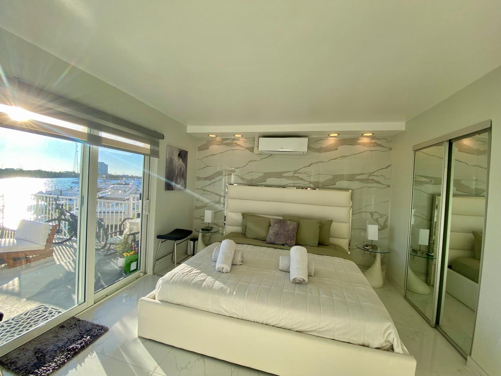 Luxurious Remodeled Direct Waterfront Apartment With Miami Skyline View And Outdoor Terrace Free Parking 5Min Drive To Miami Beach Ngoại thất bức ảnh