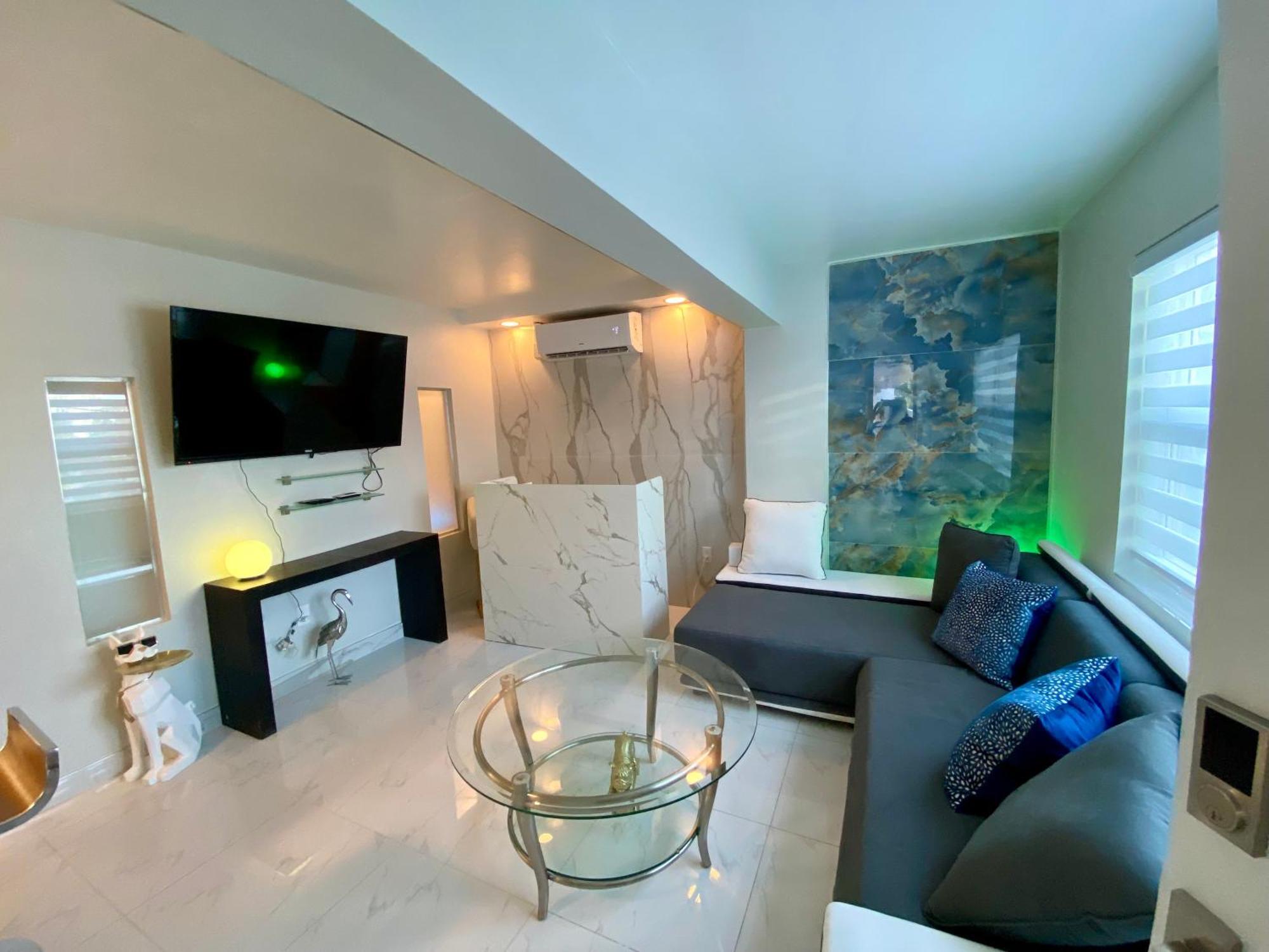 Luxurious Remodeled Direct Waterfront Apartment With Miami Skyline View And Outdoor Terrace Free Parking 5Min Drive To Miami Beach Ngoại thất bức ảnh