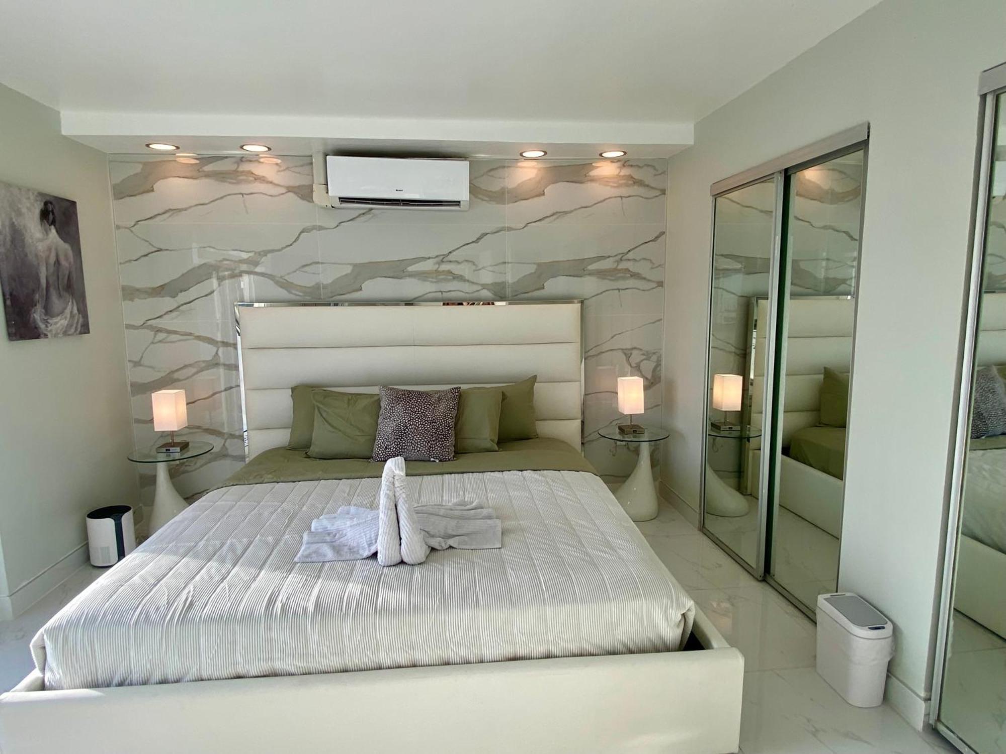 Luxurious Remodeled Direct Waterfront Apartment With Miami Skyline View And Outdoor Terrace Free Parking 5Min Drive To Miami Beach Ngoại thất bức ảnh