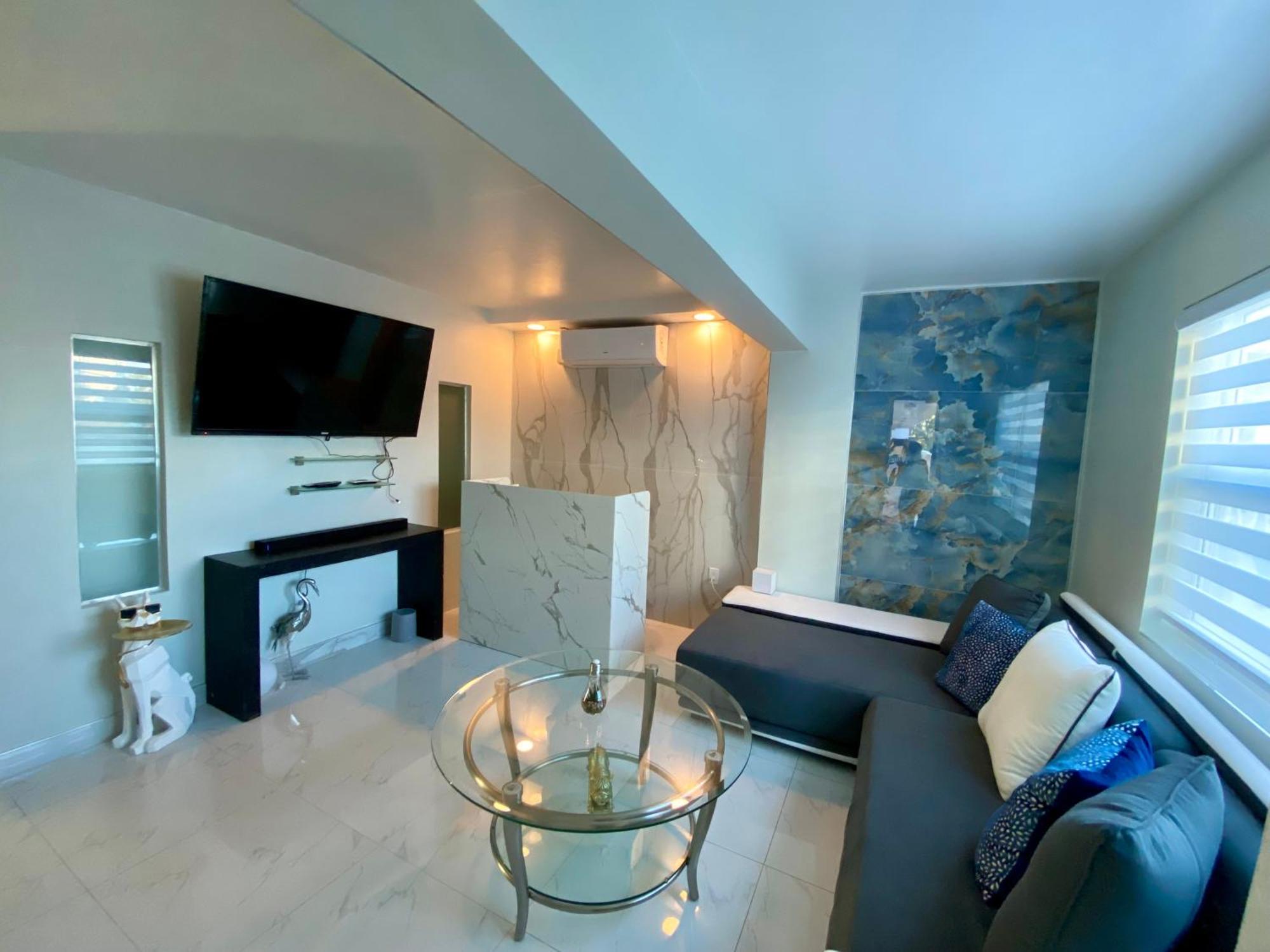 Luxurious Remodeled Direct Waterfront Apartment With Miami Skyline View And Outdoor Terrace Free Parking 5Min Drive To Miami Beach Ngoại thất bức ảnh