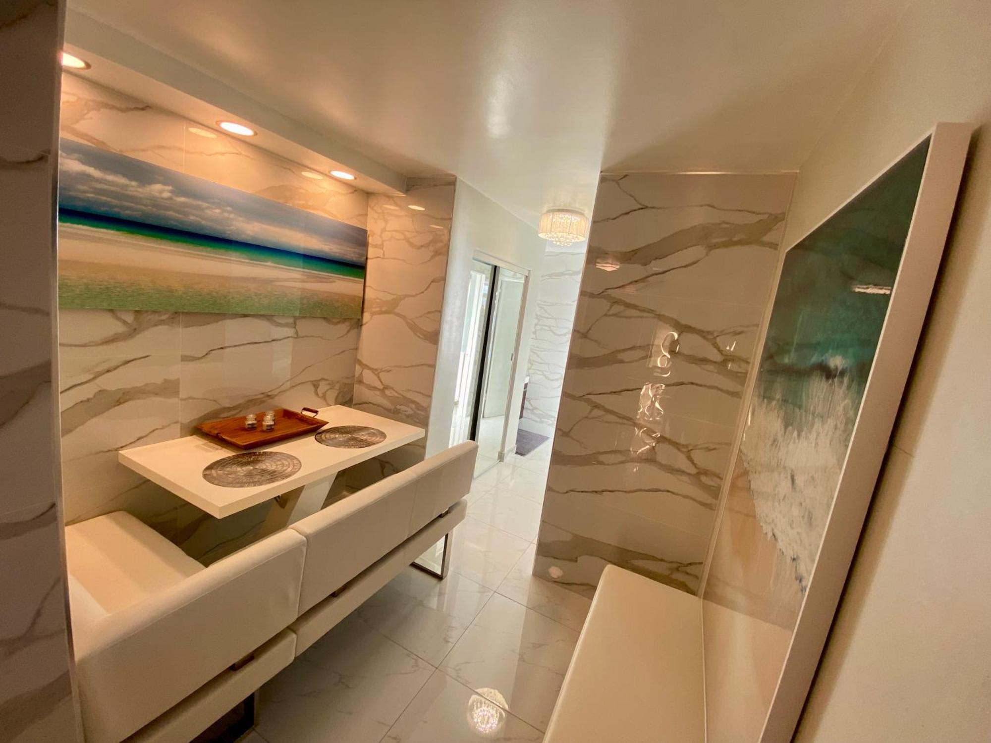 Luxurious Remodeled Direct Waterfront Apartment With Miami Skyline View And Outdoor Terrace Free Parking 5Min Drive To Miami Beach Ngoại thất bức ảnh
