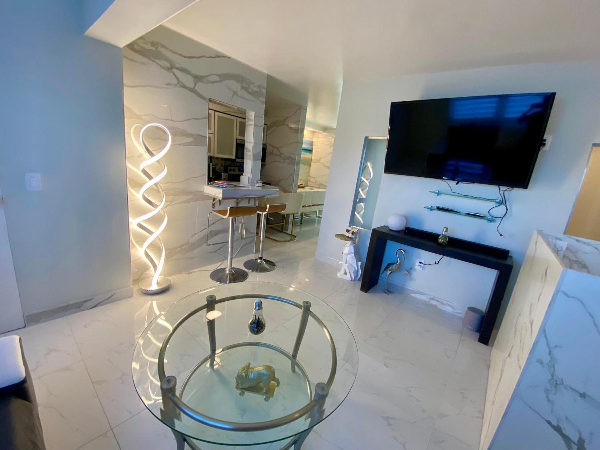 Luxurious Remodeled Direct Waterfront Apartment With Miami Skyline View And Outdoor Terrace Free Parking 5Min Drive To Miami Beach Ngoại thất bức ảnh