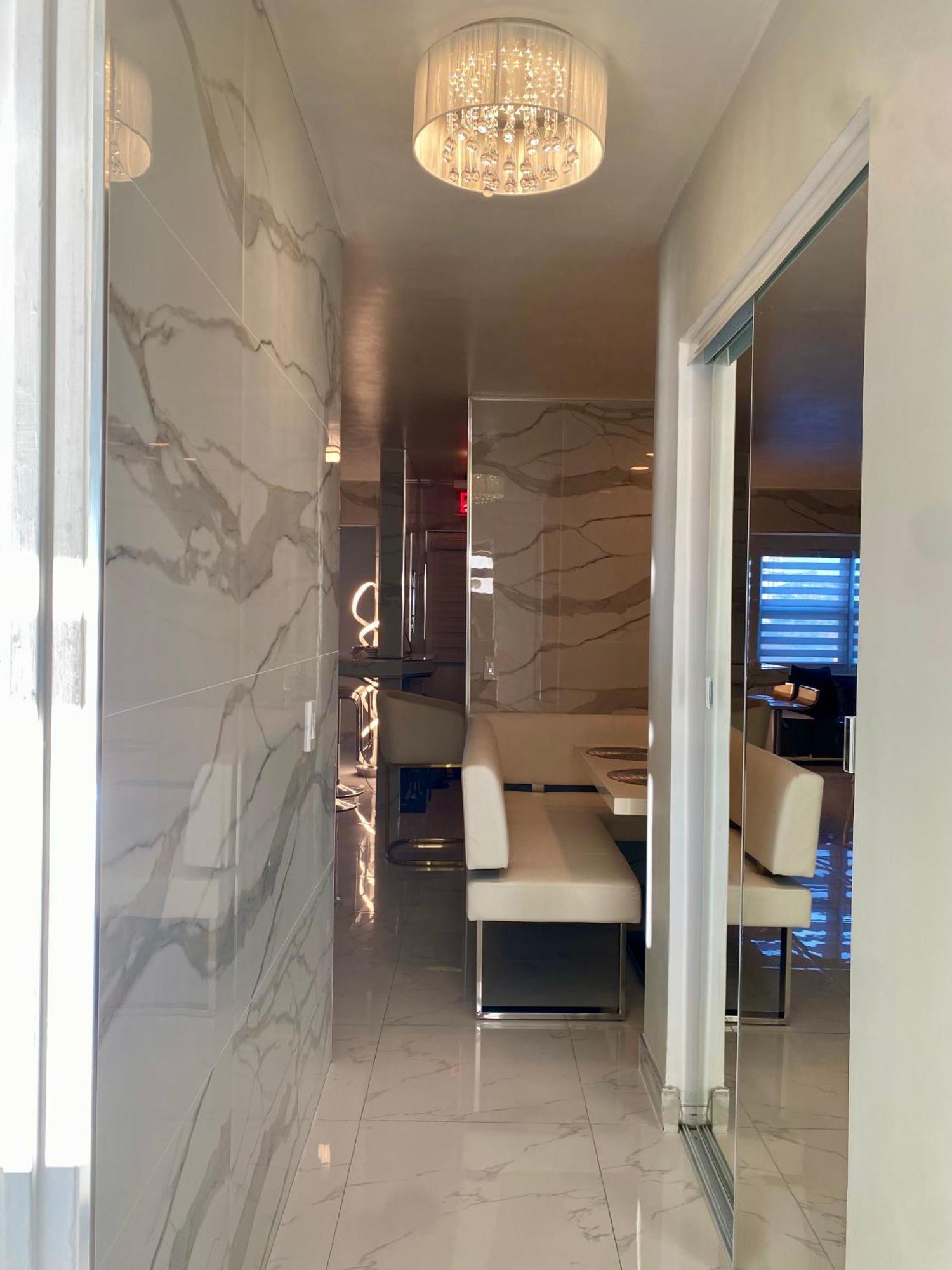 Luxurious Remodeled Direct Waterfront Apartment With Miami Skyline View And Outdoor Terrace Free Parking 5Min Drive To Miami Beach Ngoại thất bức ảnh