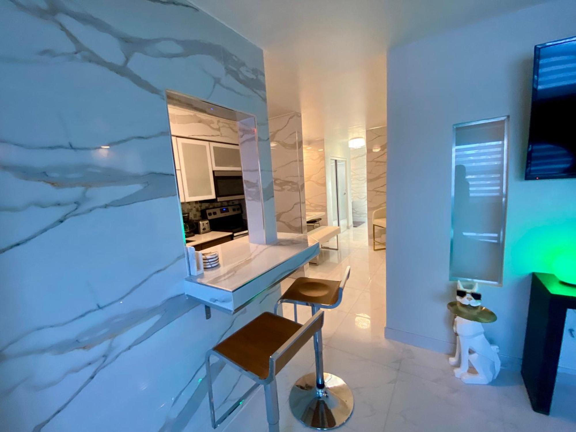 Luxurious Remodeled Direct Waterfront Apartment With Miami Skyline View And Outdoor Terrace Free Parking 5Min Drive To Miami Beach Ngoại thất bức ảnh