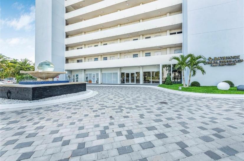 Luxurious Remodeled Direct Waterfront Apartment With Miami Skyline View And Outdoor Terrace Free Parking 5Min Drive To Miami Beach Ngoại thất bức ảnh