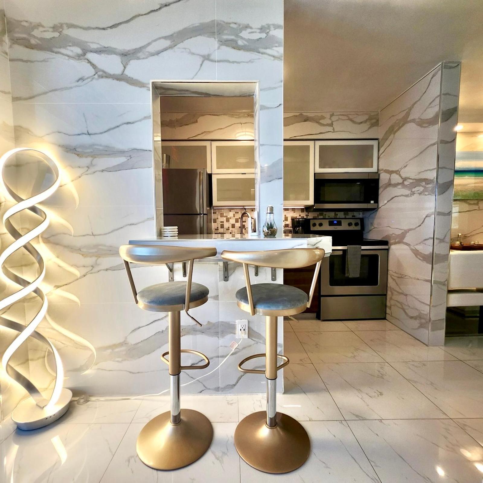 Luxurious Remodeled Direct Waterfront Apartment With Miami Skyline View And Outdoor Terrace Free Parking 5Min Drive To Miami Beach Ngoại thất bức ảnh