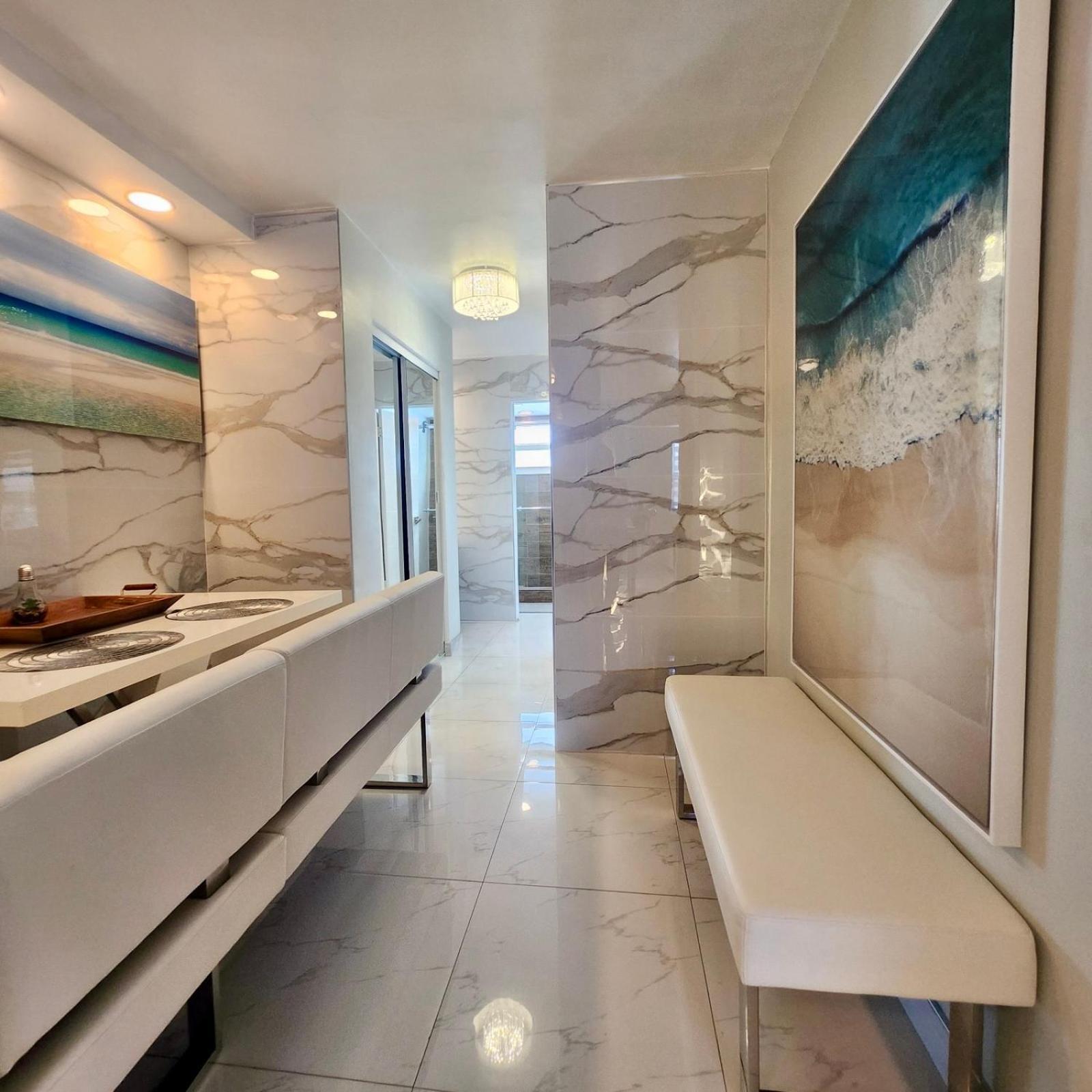 Luxurious Remodeled Direct Waterfront Apartment With Miami Skyline View And Outdoor Terrace Free Parking 5Min Drive To Miami Beach Ngoại thất bức ảnh